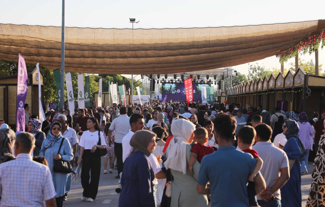 Karatay’ın mor denizi tüm dünyayı peşinden sürükledi! Görmeyen kalmadı 21